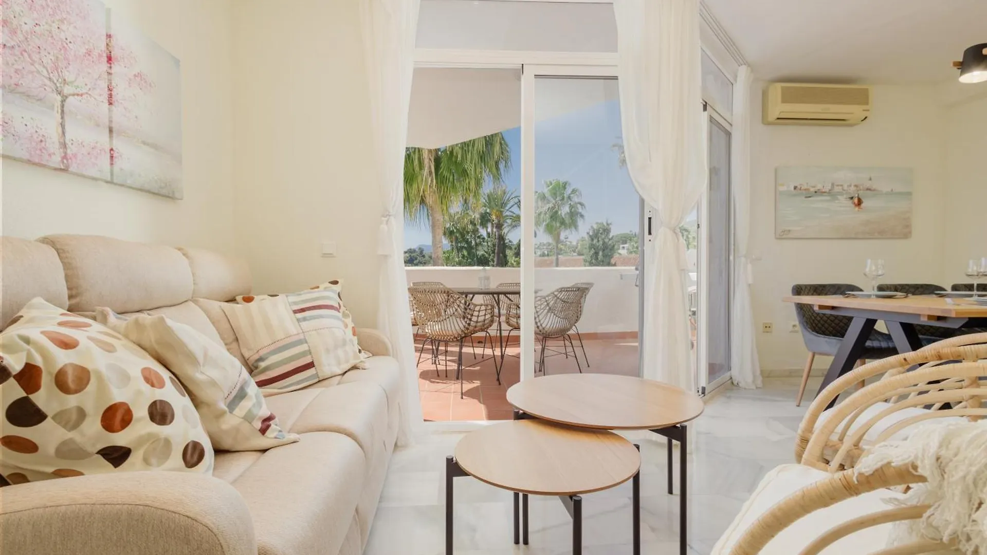 Penthouse With Sunny Terrace And Sea Views Apartment Sitio de Calahonda