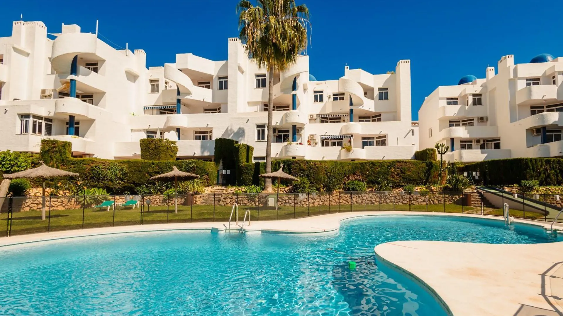 Penthouse With Sunny Terrace And Sea Views Apartment Sitio de Calahonda