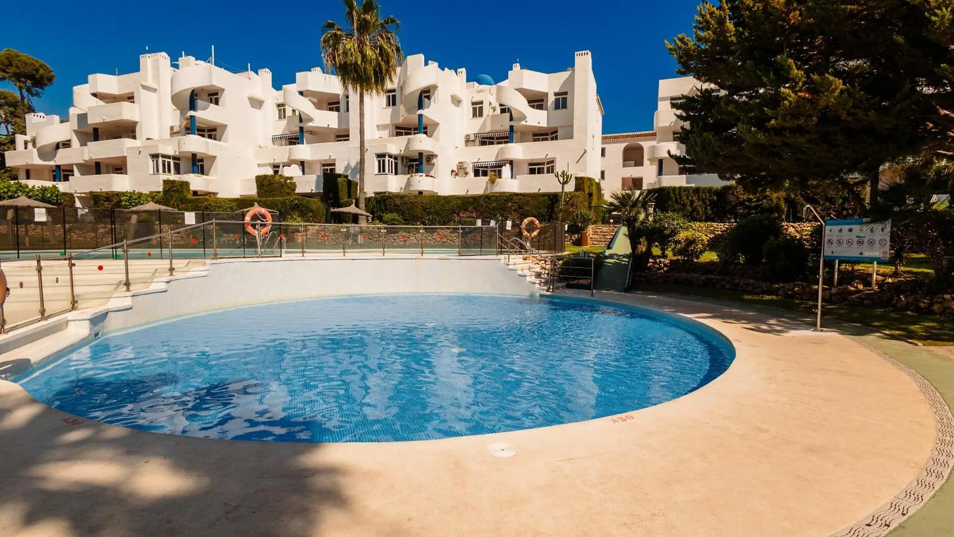 Penthouse With Sunny Terrace And Sea Views Apartment Sitio de Calahonda Spain