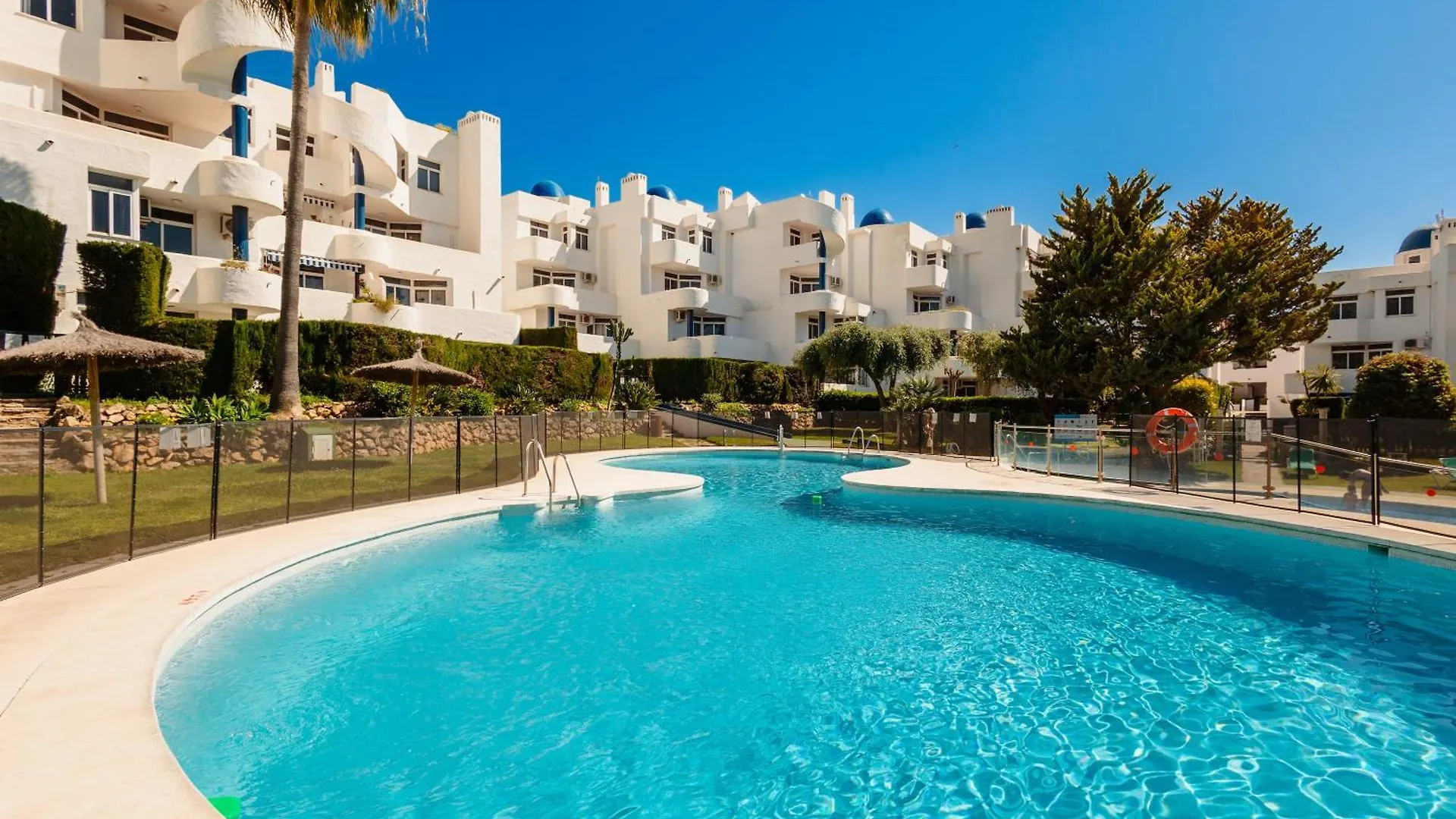 Penthouse With Sunny Terrace And Sea Views Apartment Sitio de Calahonda